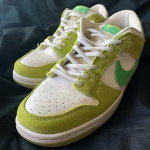 Nike SB Low Green Apple Dunks